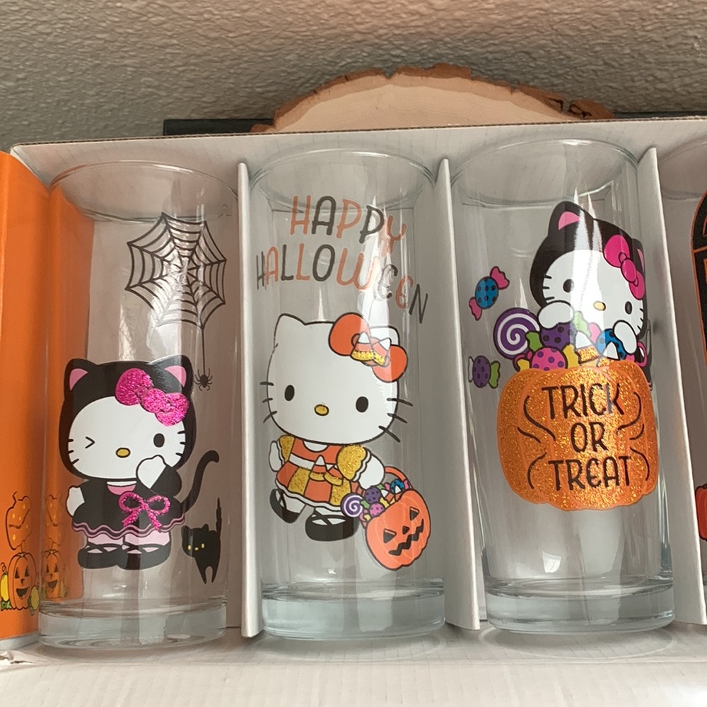 Hello Kitty Sanrio Halloween Glass Set - Picture 3 of 9